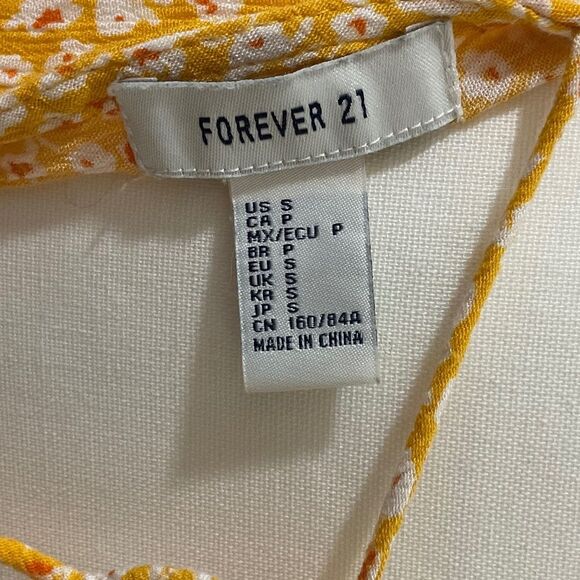 Forever 21 yellow floral button front crop top Size S women’s - Picture 2 of 7